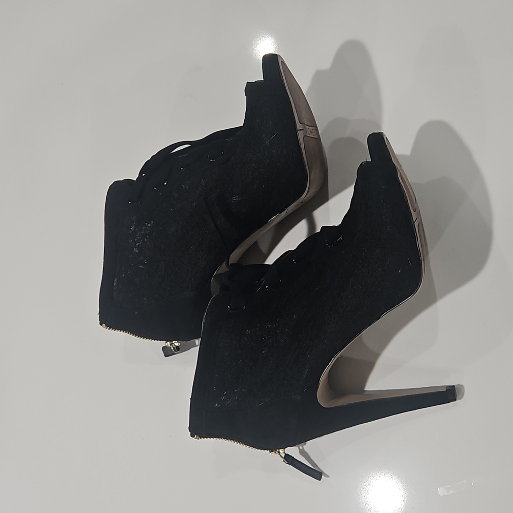 Nine West lace up booties! , Size 9.5